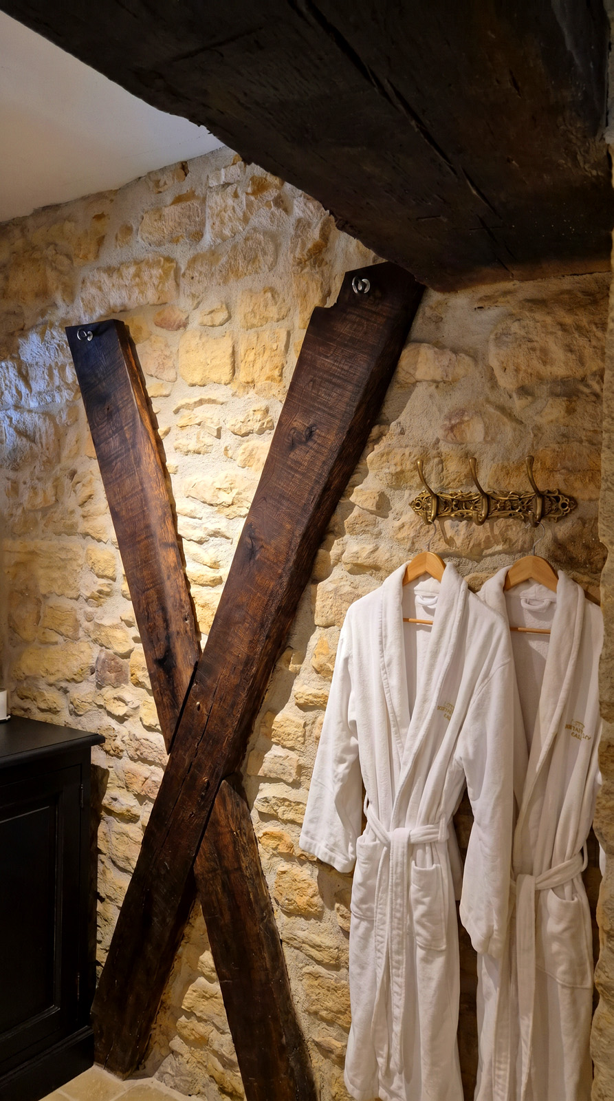 1503 love room sarlat salle de bain peignoirs croix
