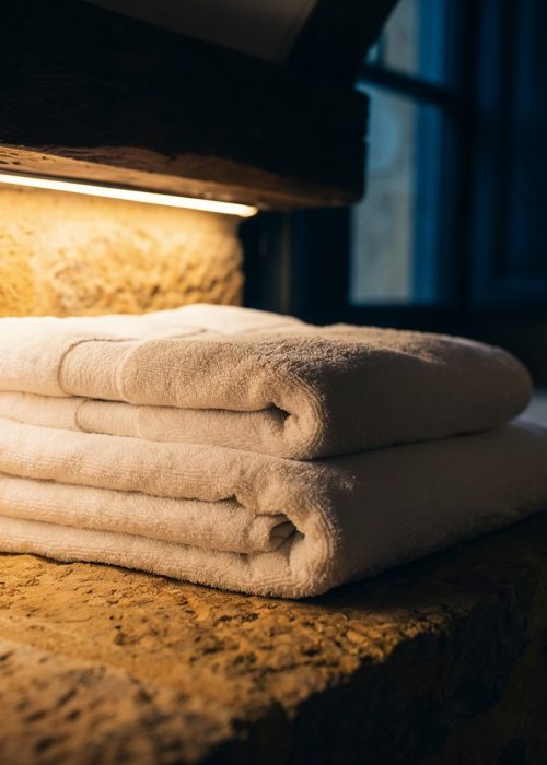 1503 gite couple sarlat salle de bain serviettes pierre