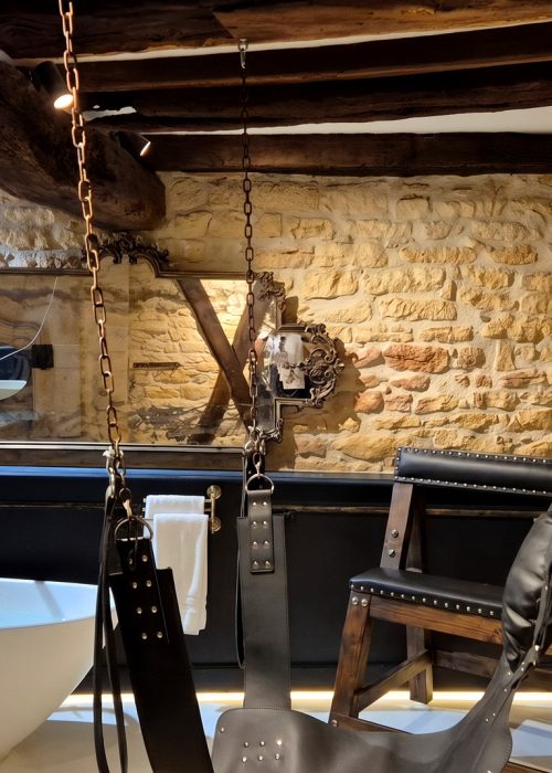 1503 love room perigord noir salle de bain baignoire balancoire