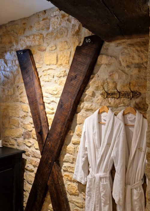 1503 love room sarlat salle de bain peignoirs croix