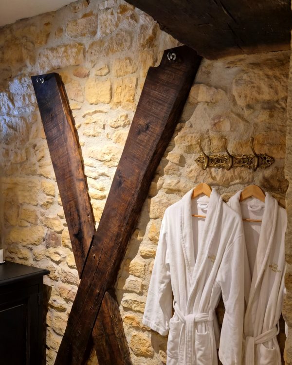 1503 love room sarlat salle de bain peignoirs croix